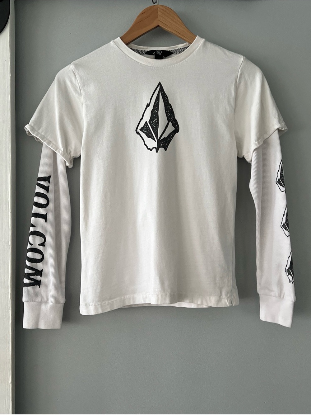 Volcom Kids Medium/ 10Y Faux Double Long Sleeve Crew Neck White Tee Logo Skater